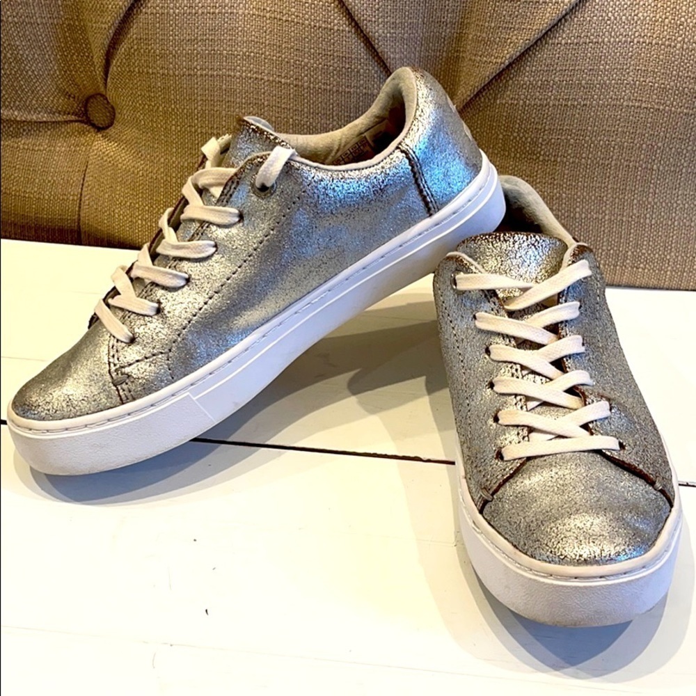 Toms Lenox Leather Silver Metallic Crackled Shoes